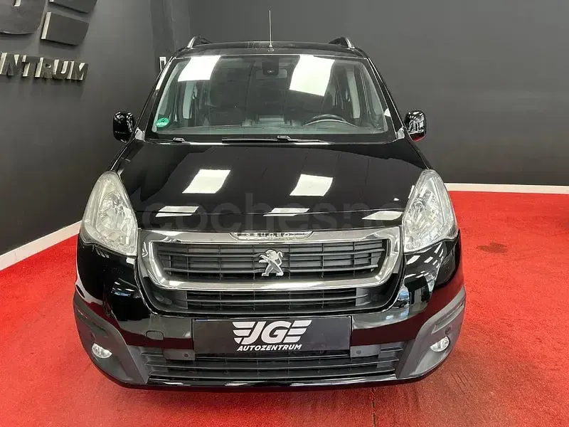 Usado Peugeot Partner Tepee Style 120 CV (88 kW) 2016 Negro Monovolumen