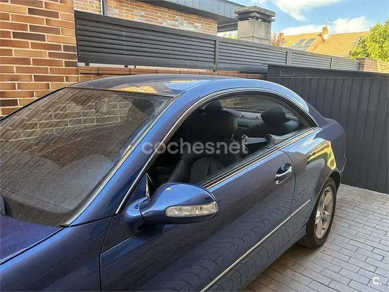 Usado Mercedes CLK240 Avantgarde 170 CV (125 kW) 2004 Azul Coupe