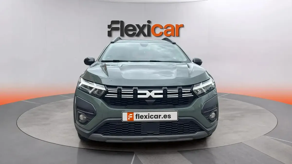 Usado Dacia Jogger Expression 101 CV (74 kW) 2023 Verde Monovolumen