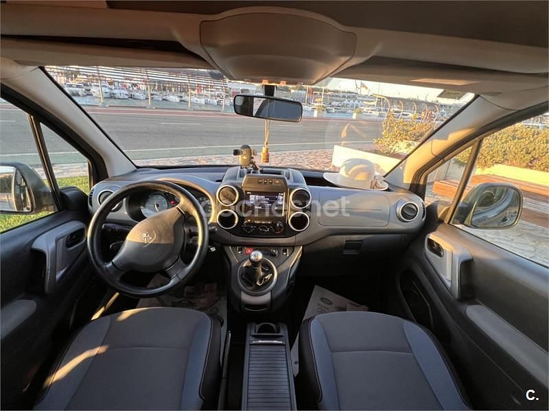 Usado Peugeot Partner Tepee Active 100 CV (73 kW) 2016 Gris / plata Monovolumen