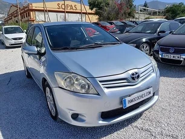 Używany Toyota Auris Active 132 KM (97 kW) 2013 Niebieski Hatchback