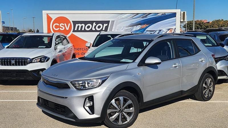 Plateado Usado 2022 Kia Stonic Plus SUV | 12.850 € (Buen precio) - Imagen 1/4