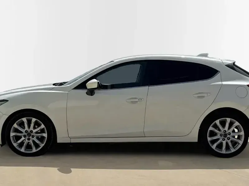 Usado Mazda 3 Luxury 150 CV (110 kW) 2015 Blanco Berlina