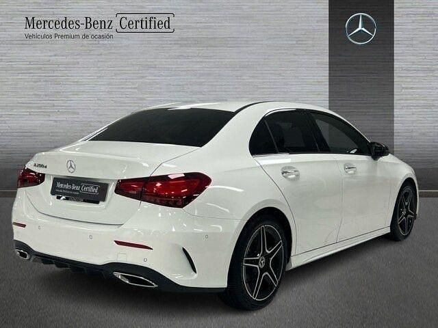 Usado Mercedes A200 AMG line 150 CV (110 kW) 2024 Blanco Berlina