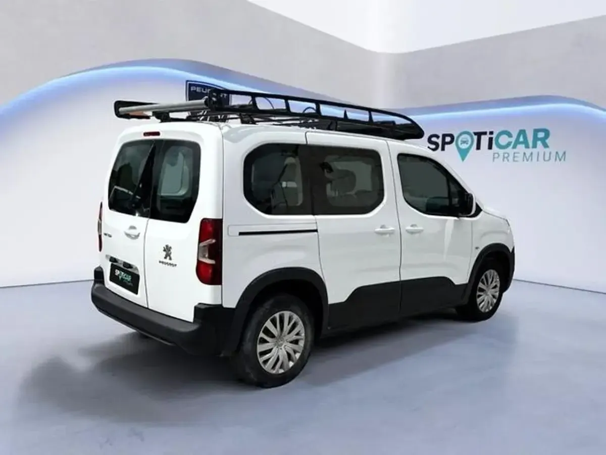 Usado Peugeot Rifter Active 100 CV (73 kW) 2021 Blanco Monovolumen