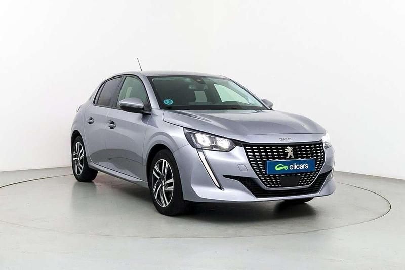 Usado Peugeot 208 Allure 102 CV (75 kW) 2021 Plateado Utilitario