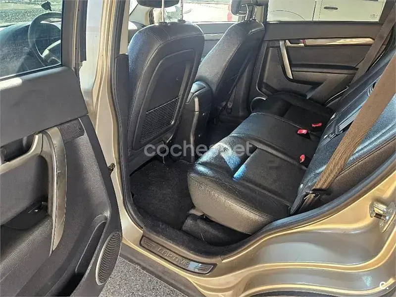 Usado Chevrolet Captiva LT 150 CV (110 kW) 2009 Gris / plata SUV