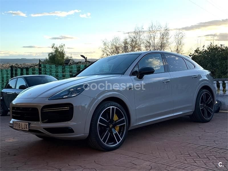 Gris / plata Usado 2020 Porsche Cayenne Turbo S SUV | 145.000 € - Imagen 1/4