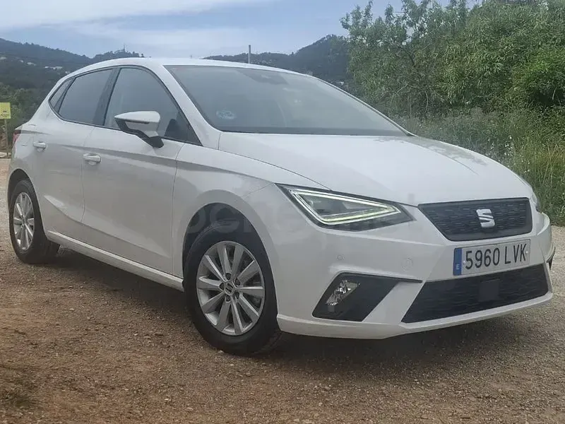 Usado Seat Ibiza Style 110 HP (80 kW) 2021 Branco Citadino