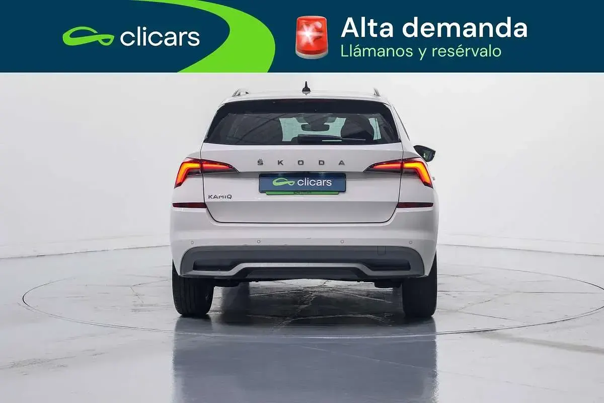 Usado Skoda Kamiq 110 CV (80 kW) 2022 Blanco SUV