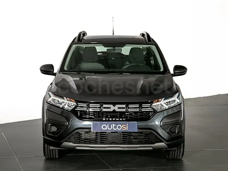 Usado Dacia Sandero Expression 101 CV (74 kW) 2023 Gris / plata Berlina
