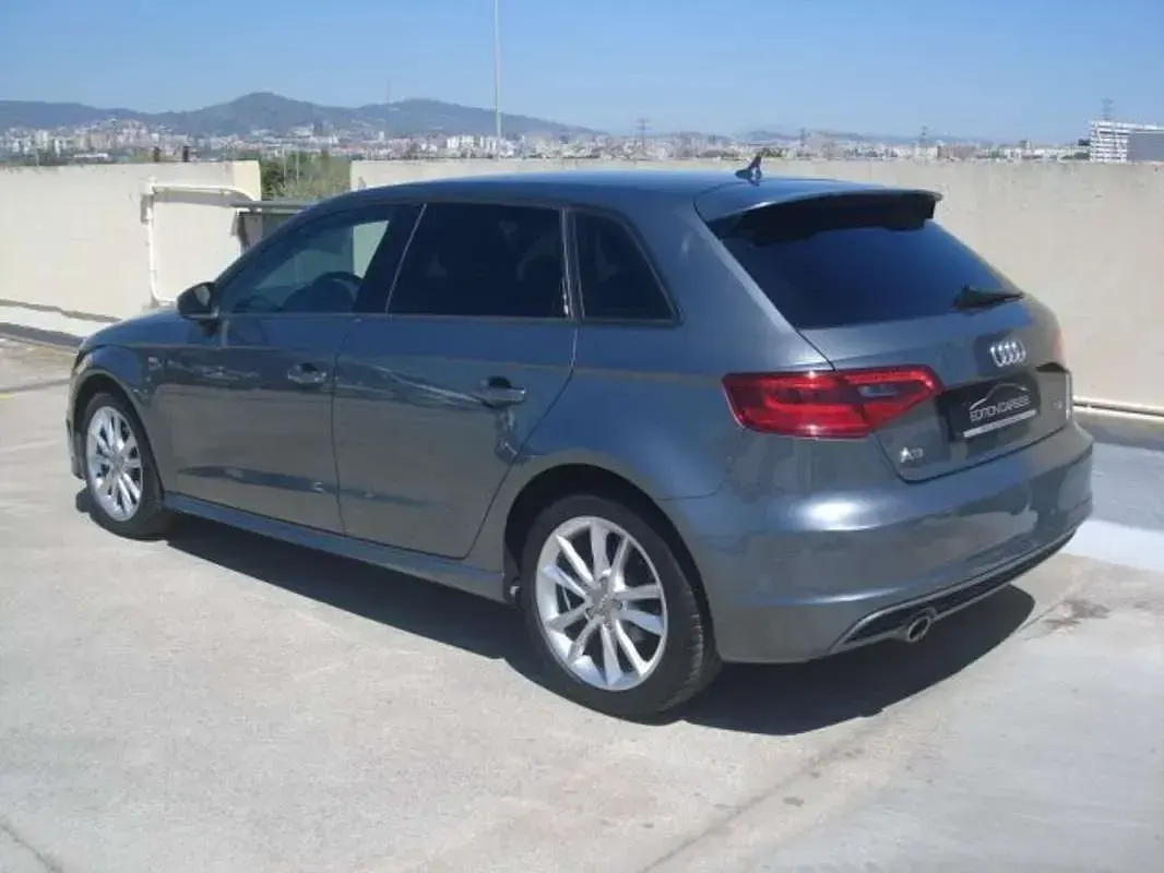 Usado Audi A3 Sportback Advanced 116 CV (85 kW) 2015 Gris Utilitario