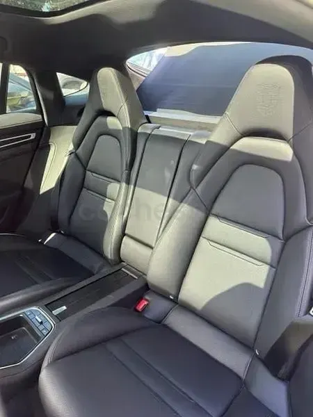 Usado Porsche Panamera 4 Platinum Edition 462 CV (339 kW) 2023 Gris / plata Utilitario