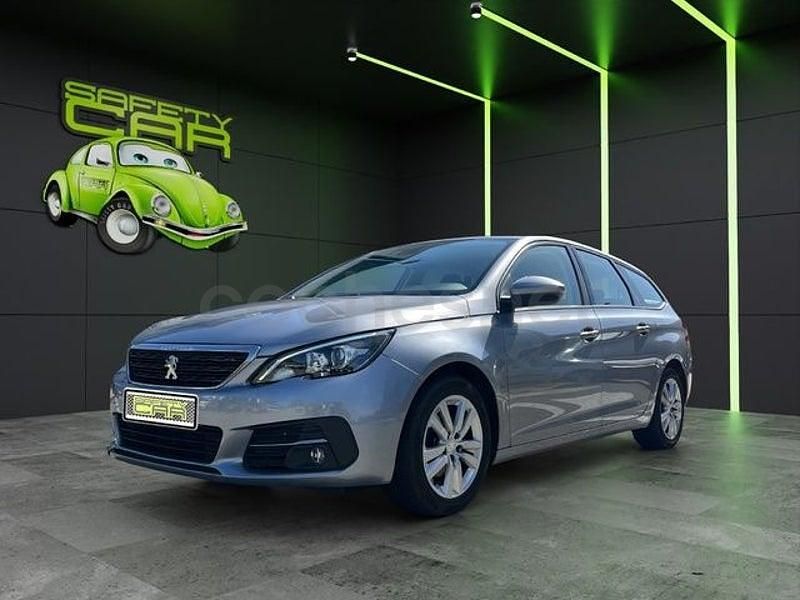 Usado Peugeot 308 Active 100 CV (73 kW) 2020 Gris / plata Familiar