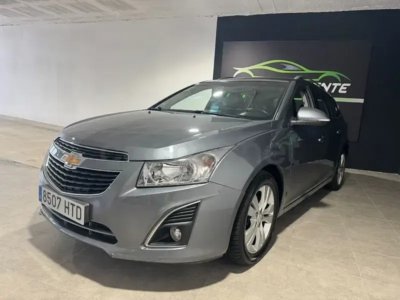 Usado Chevrolet Cruze LTZ 163 CV (119 kW) 2013 Gris / plata Familiar