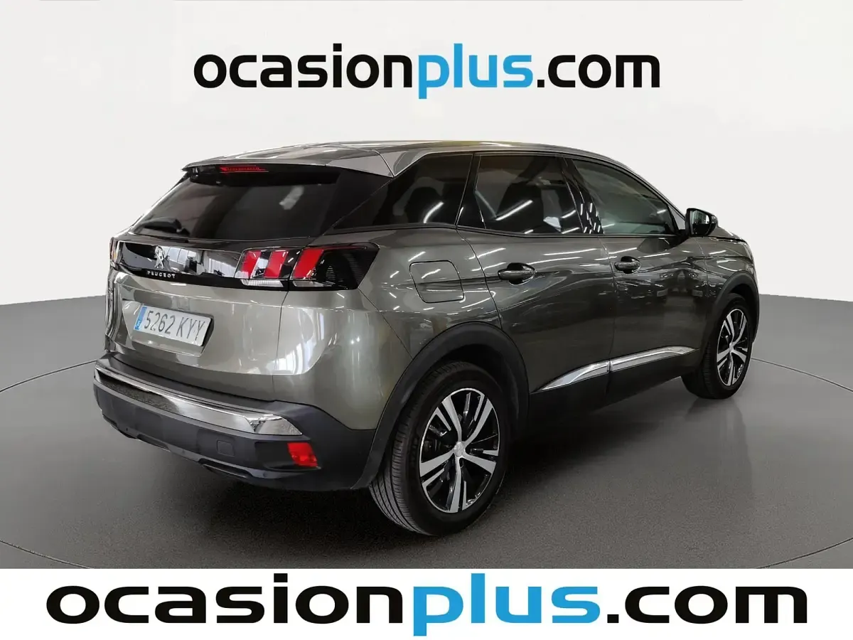 Usado Peugeot 3008 Allure 131 CV (96 kW) 2019 Gris SUV