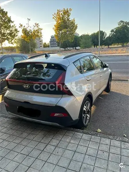 Usado Hyundai Bayon 100 CV (73 kW) 2021 Gris / plata SUV