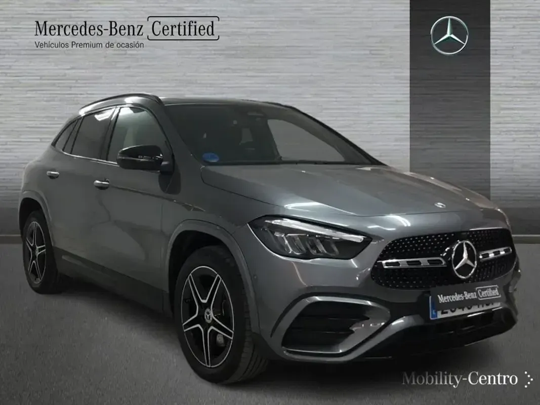Usado Mercedes GLA250 AMG line 218 CV (160 kW) 2024 Mountaingrau  met. SUV