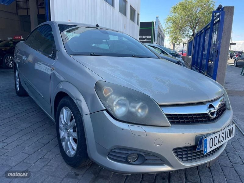 Usado Opel Astra Cabriolet 150 CV (110 kW) 2007 Gris Descapotable