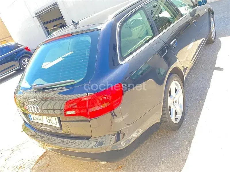 Usado Audi A6 Ambiente 140 CV (102 kW) 2008 Negro Familiar
