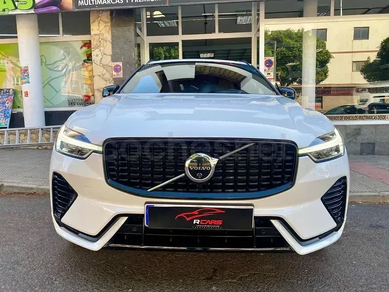 Usado Volvo XC60 Plus 350 CV (257 kW) 2024 Blanco SUV