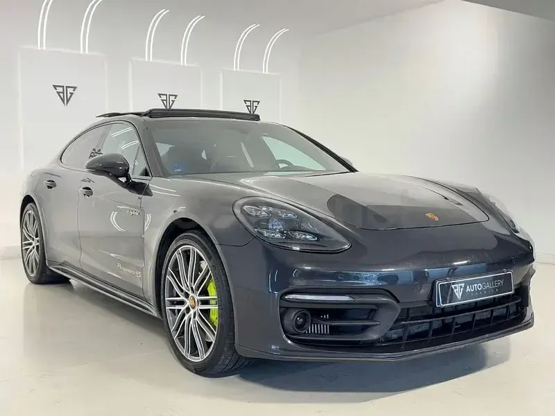 Usado Porsche Panamera 560 CV (411 kW) 2020 Gris / plata Utilitario