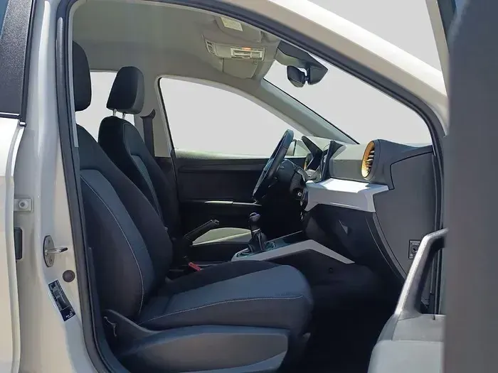 Usado Seat Arona Style Plus 110 CV (80 kW) 2022 Blanco SUV