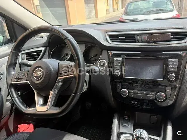 Usado Nissan Qashqai N-Connecta 115 CV (84 kW) 2018 Rojo SUV