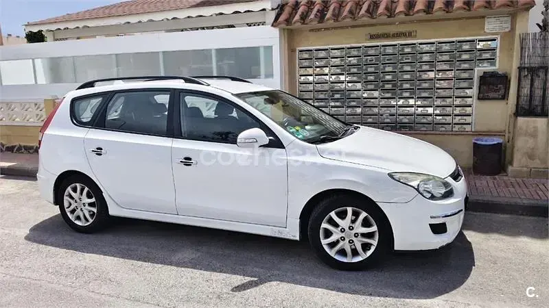 Käytetty Hyundai i30 Comfort 90 HP (66 kW) 2010 Valkoinen Farmari