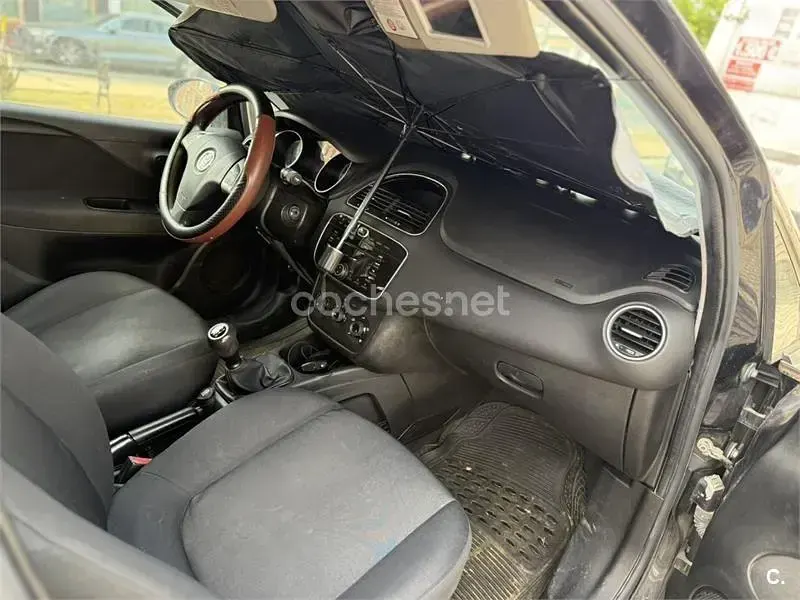 Usado Fiat Punto Pop 75 CV (55 kW) 2013 Negro Utilitario