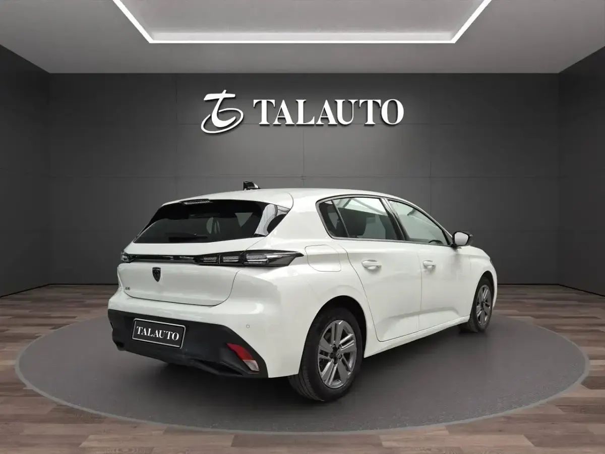 Usado Peugeot 308 Active 130 CV (95 kW) 2022 Blanco Berlina