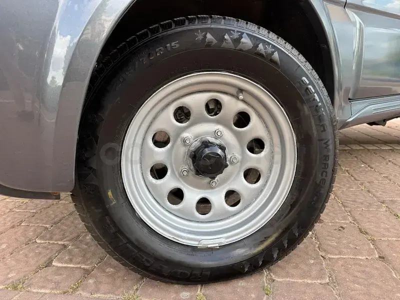 Usado Suzuki Jimny 85 CV (62 kW) 2007 Gris / plata SUV
