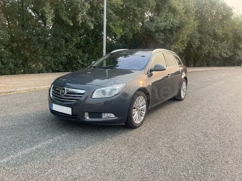 Usado Opel Insignia Excellence 130 CV (95 kW) 2013 Negro Familiar