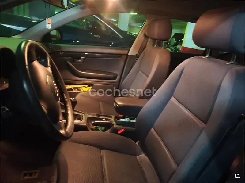 Usado Audi A4 130 CV (95 kW) 2002 Azul Berlina
