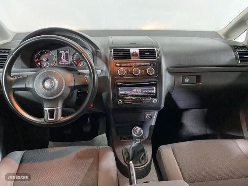 Usado VW Touran Business 115 CV (84 kW) 2015 Azul Monovolumen