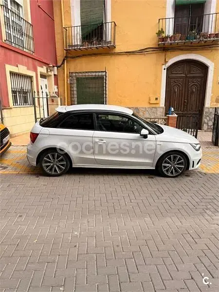 Usado Audi A1 Attraction 90 CV (66 kW) 2014 Blanco Utilitario