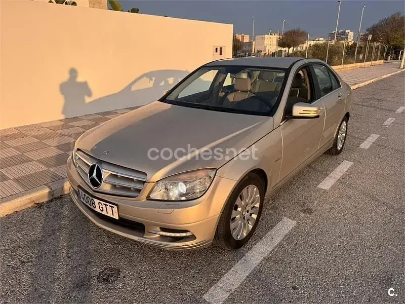 Usado Mercedes C200 Elegance 136 CV (100 kW) 2010 Beige Berlina