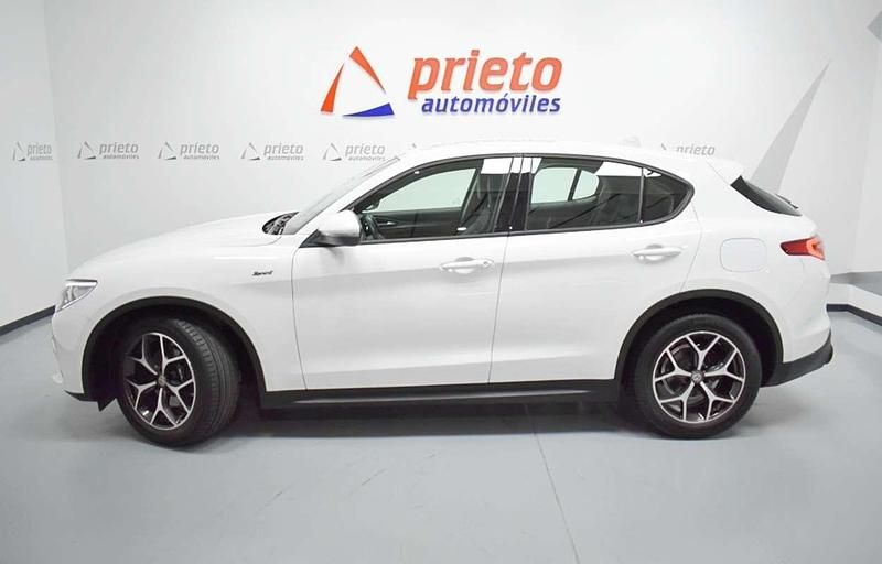 Usado Alfa Romeo Stelvio Sprint 190 CV (139 kW) 2021 Blanco SUV