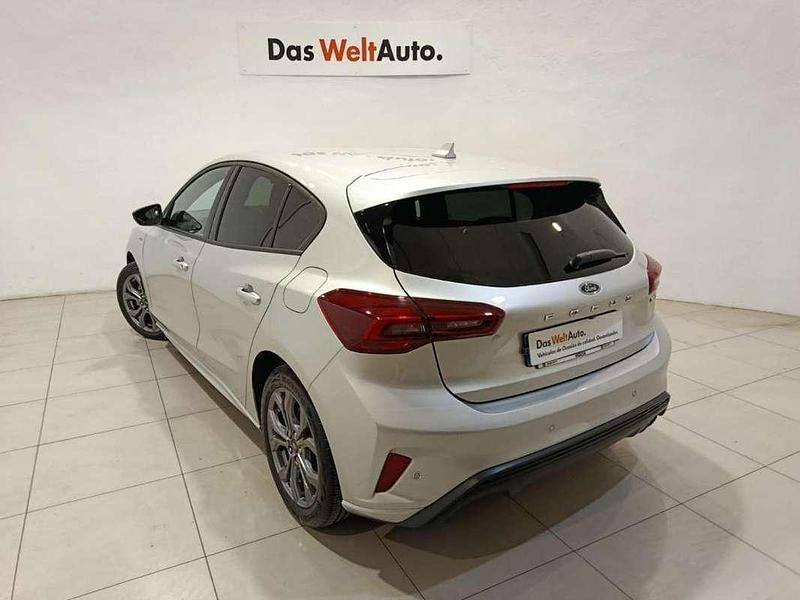 Usado Ford Focus ST-Line 155 CV (114 kW) 2023 Gris Utilitario