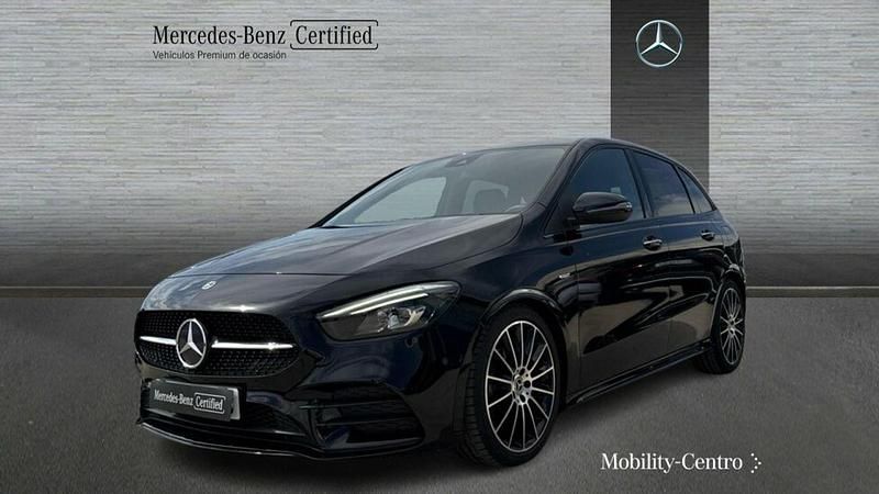 Kosmosblack met. Usado 2021 Mercedes B200 AMG line Monovolumen | 28.500 € (Un poco caro) - Imagen 1/4