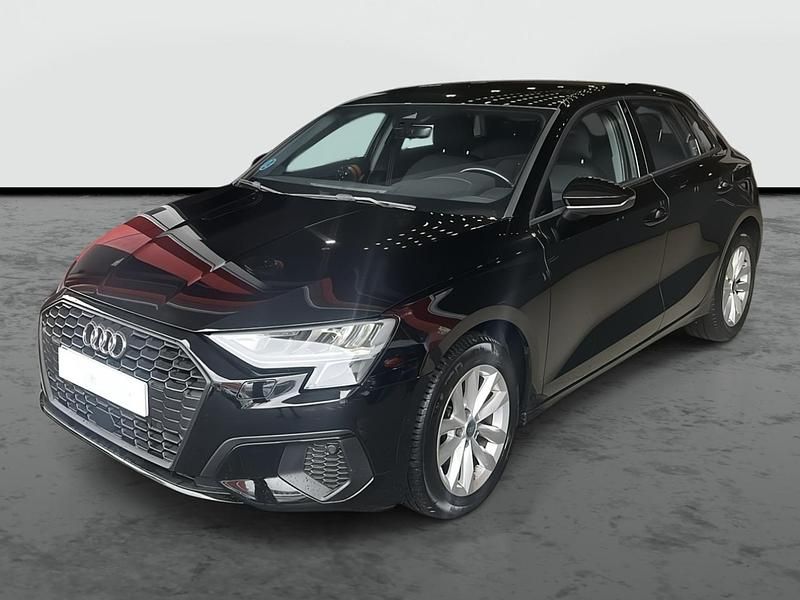 Usado Audi A3 110 CV (80 kW) 2023 Negro brillante Berlina