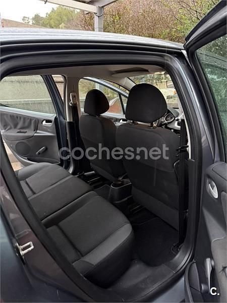 Usado Peugeot 207 70 CV (51 kW) 2011 Azul Berlina