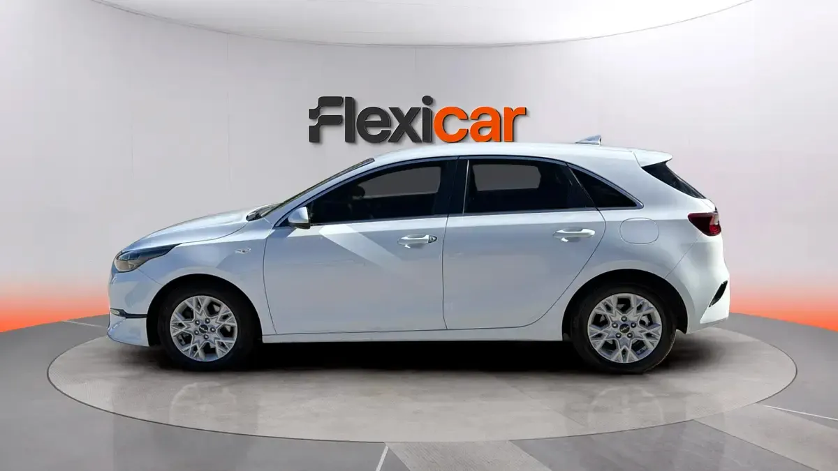 Usado Kia Ceed 136 CV (100 kW) 2023 Blanco Utilitario