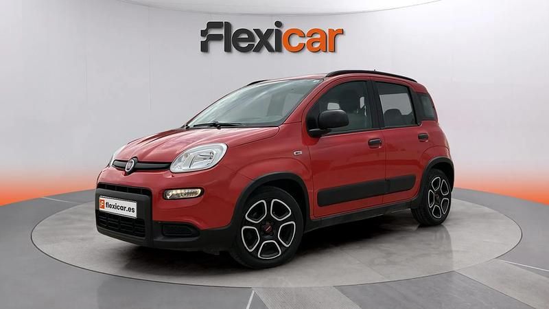 Usado Fiat Panda 71 CV (52 kW) 2022 Rojo Utilitario