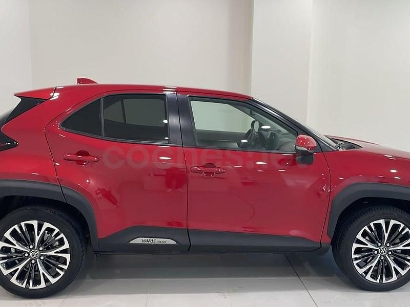 Usado Toyota Yaris Cross Style 116 CV (85 kW) 2023 Granate SUV