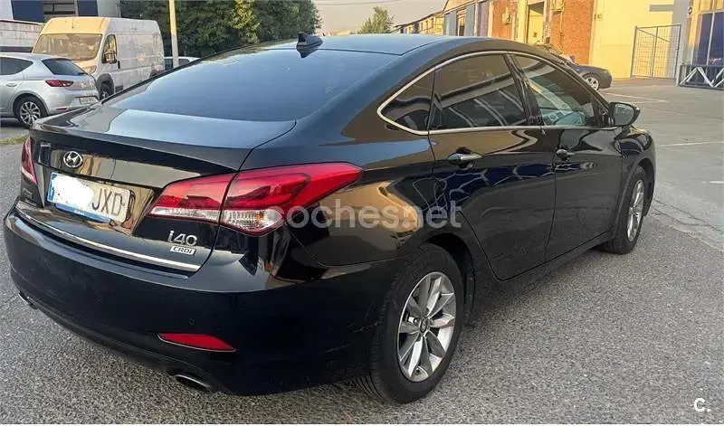 Usado Hyundai i40 141 CV (103 kW) 2017 Negro Berlina