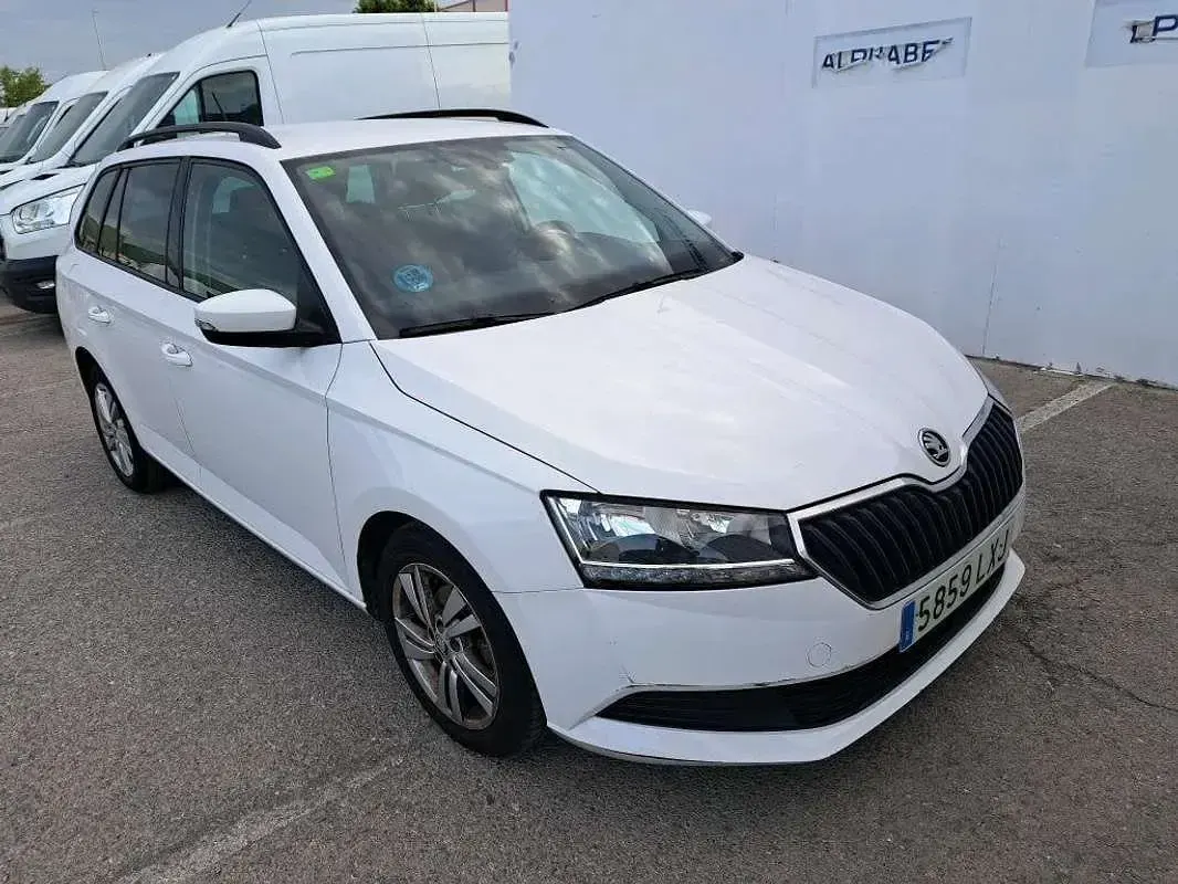 Usado Skoda Fabia Ambition 95 CV (69 kW) 2022 Blanco Utilitario