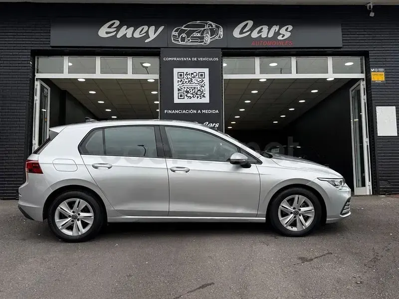 Usado VW Golf VIII 110 CV (80 kW) 2022 Gris / plata Berlina