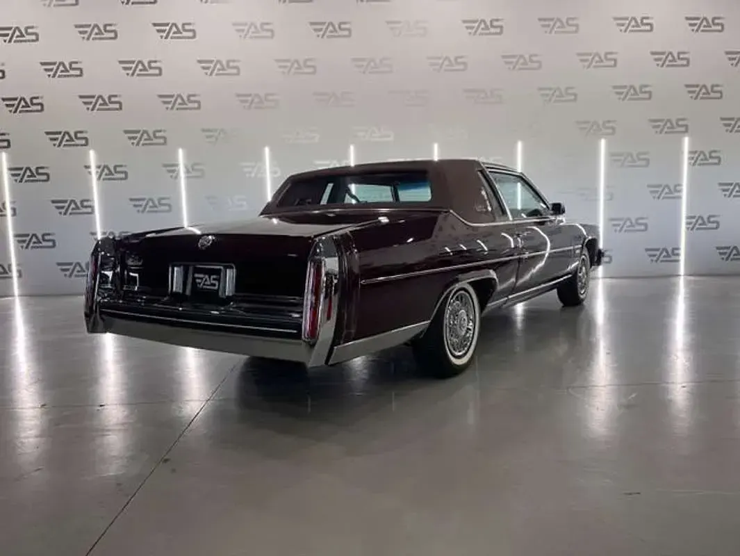 Usado Cadillac Fleetwood Brougham 1983 Burdeos Coupe