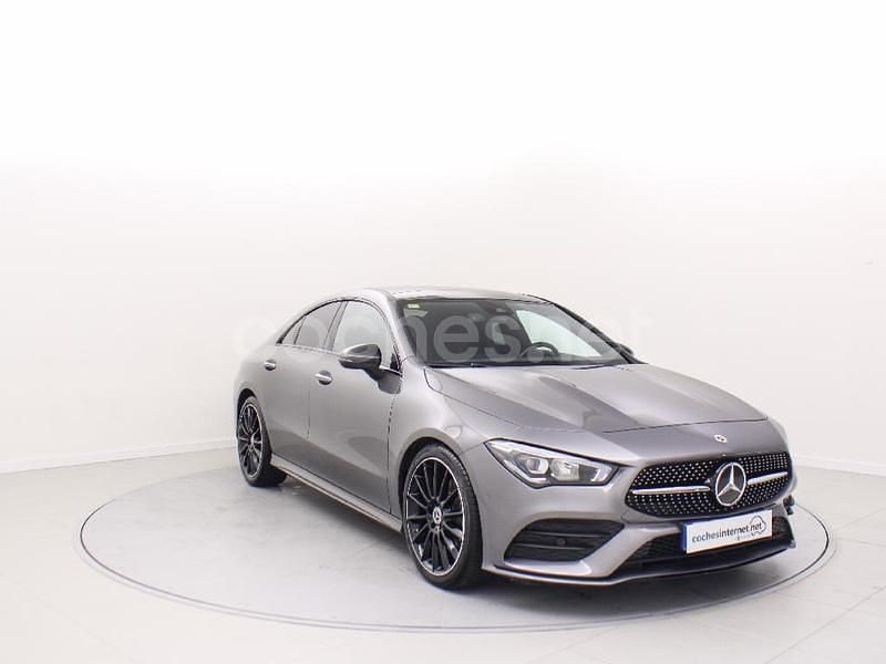 Gris / plata Usado 2020 Mercedes CLA200 Berlina | 35.500 € (Caro) - Imagen 1/4